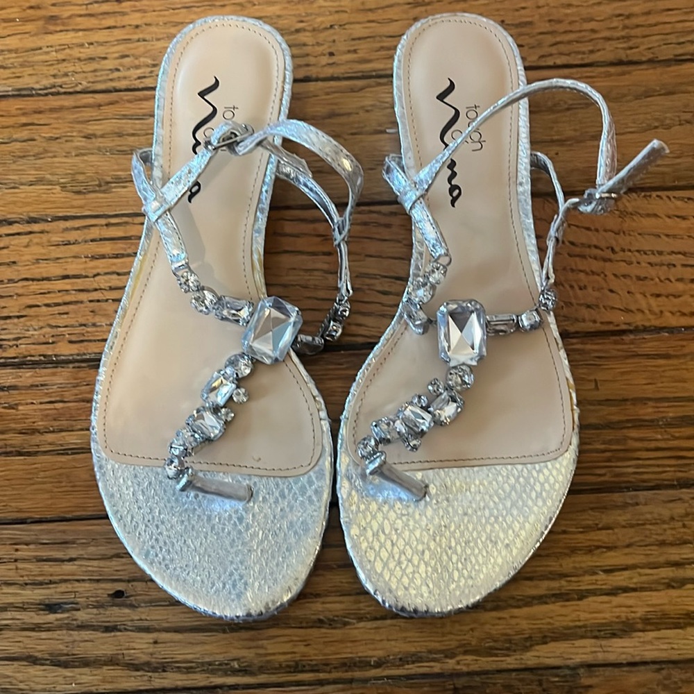 Touch of Nina silver sandal in size 7 only worn once